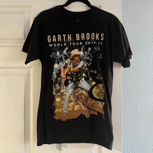 Tops - Garth Brooks Concert Tee